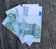 Nuo kitų metų liepos žada padidinti mažiausias gyventojų išmokas
