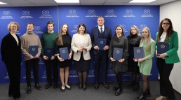I vieta profesinio bakalauro baigiamojo darbo kategorijoje – Rugilė Tamulytė, Vilniaus kolegija. Darbo tema – „Europos Sąjungos finansinės paramos poveikio šalies ekonomikai vertinimas“, darbo vadovas –doc. dr. Alina Kvietkauskienė
